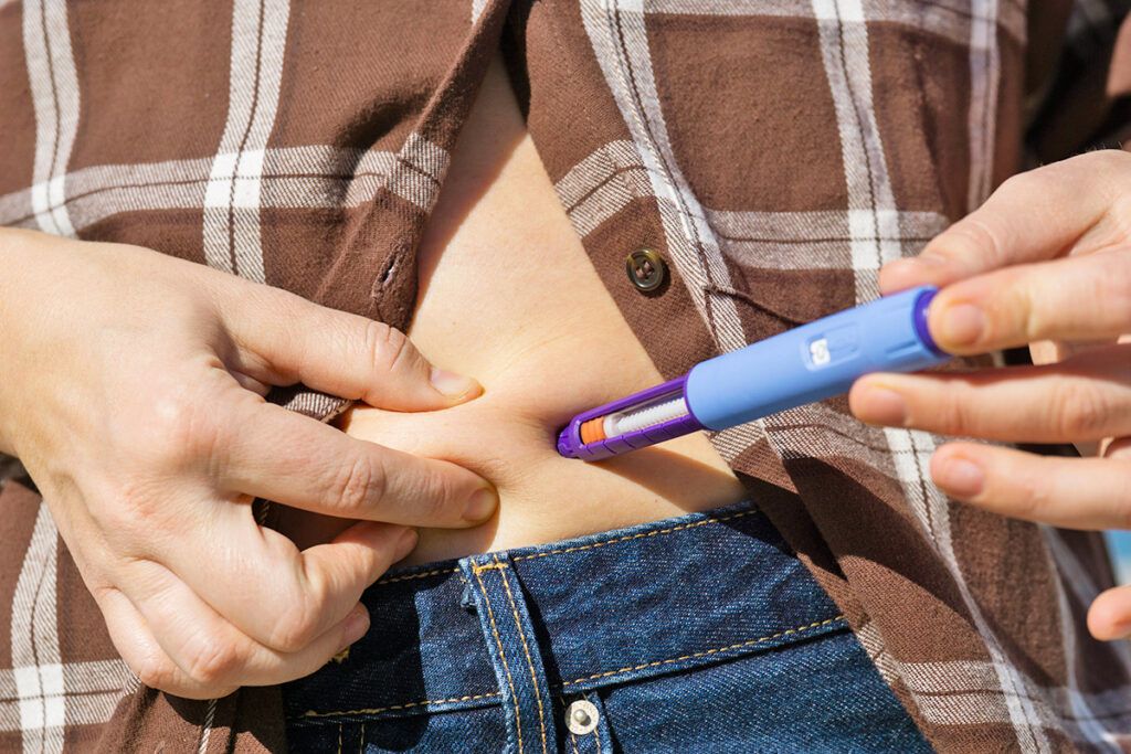 Person injecting GLP-1 into abdomen