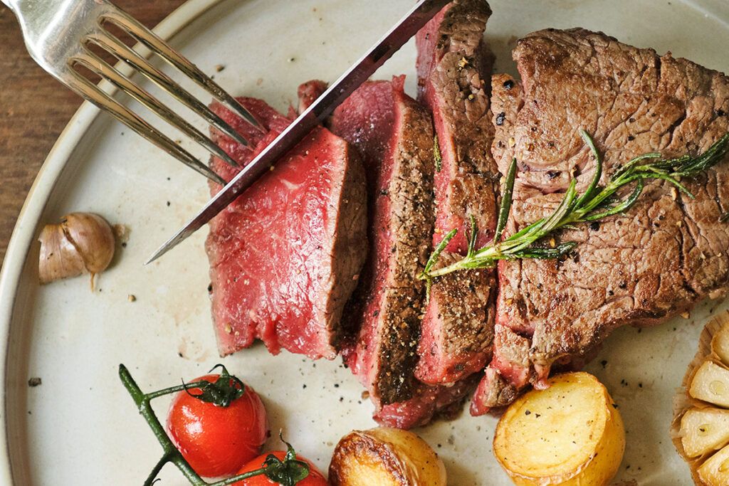 Cutting steak
