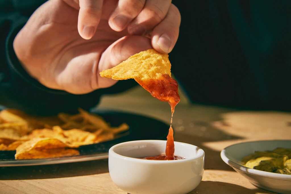 Chip in salsa