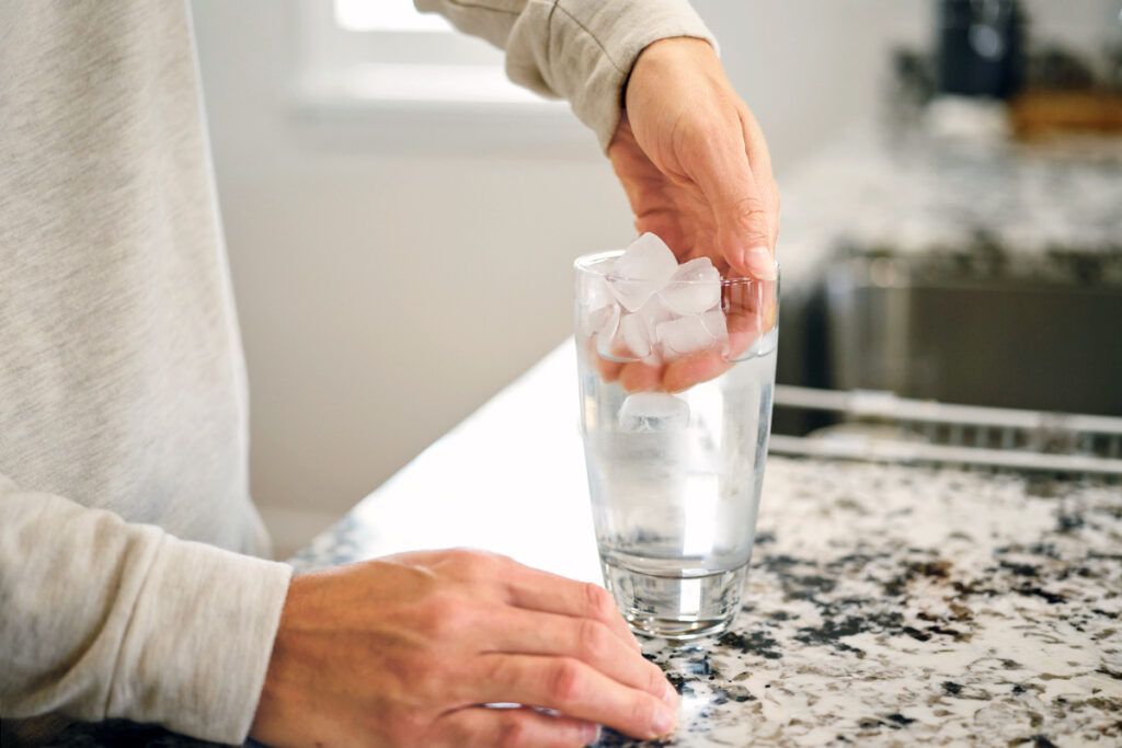 Putting ice in glass