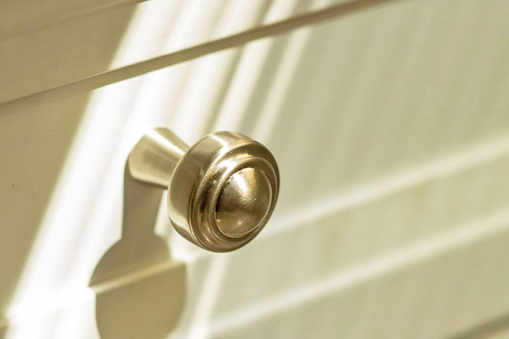 Cabinet knob