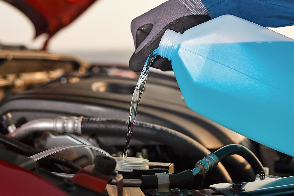 Putting antifreeze fluid in car