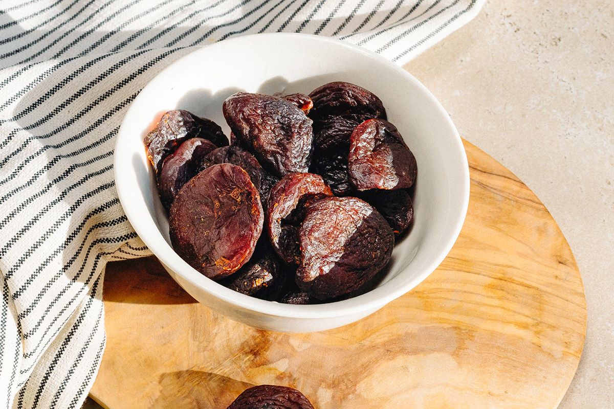 Dried apricots in a bowl