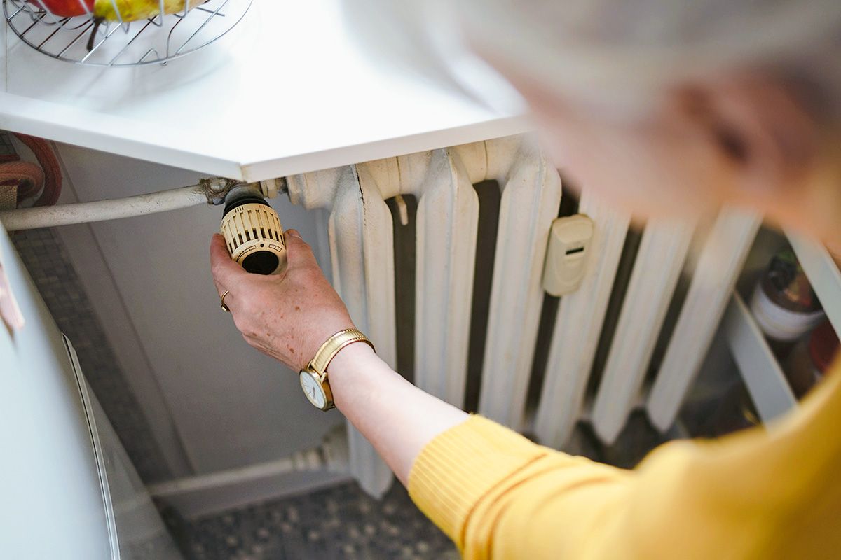 Turning knob on radiator